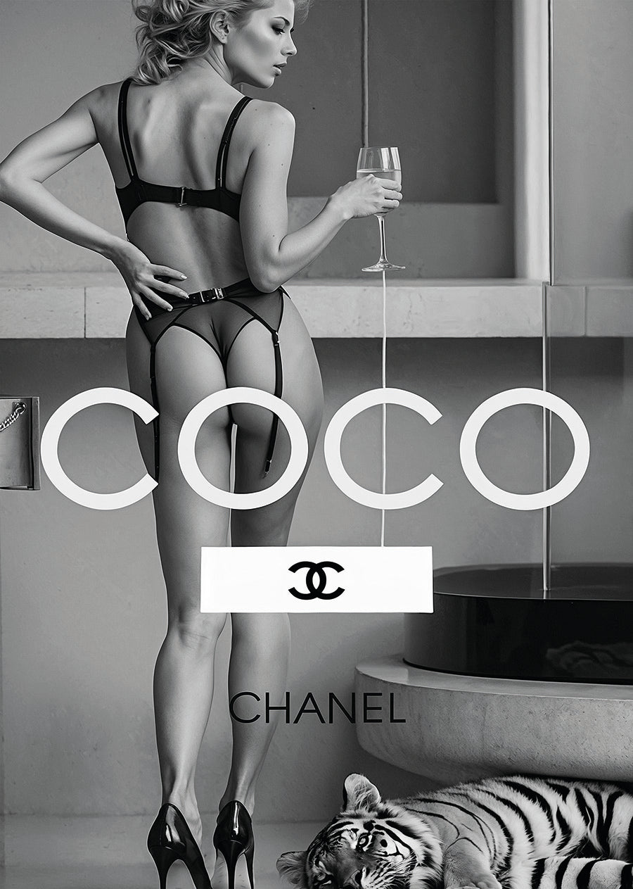 Eleganz trifft Wildnis – Frau und Tiger in perfekter Harmonie - Hochwertiger Druck auf Leinwand, Acrylglas, Poster und gerahmte Poster