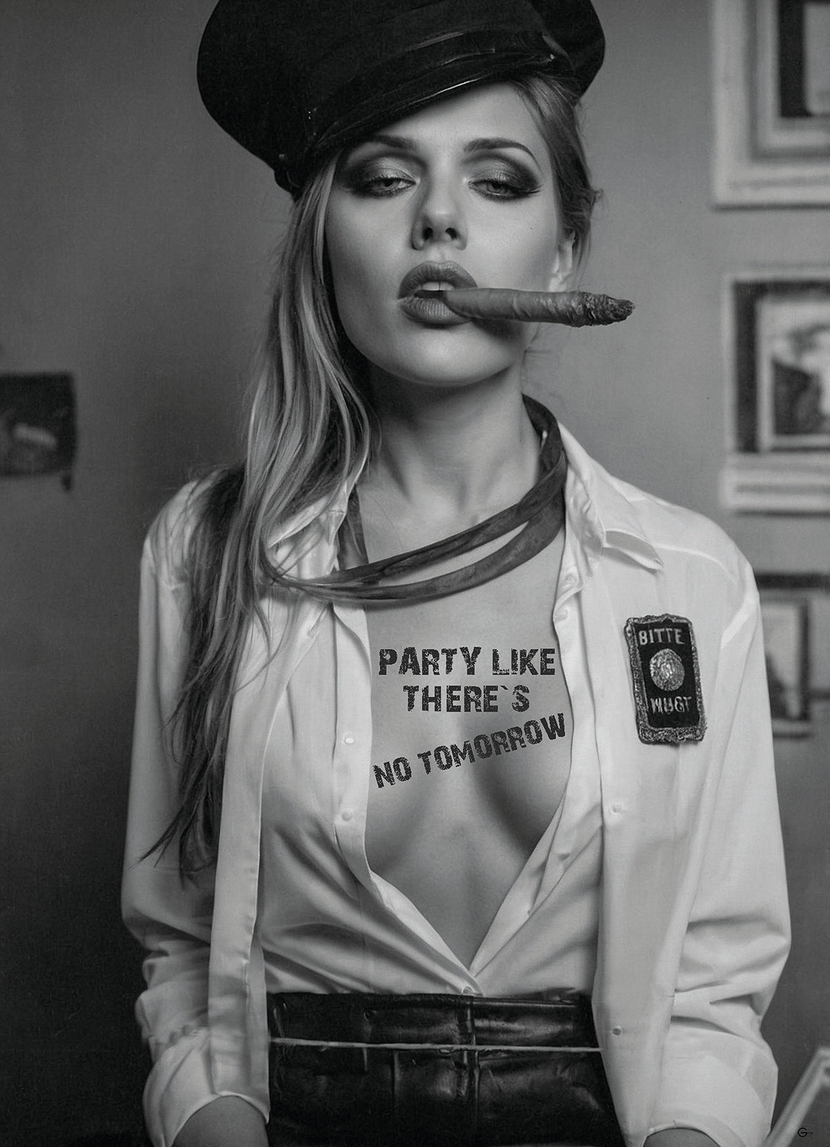 Party Girl with Attitude - Hochwertiger Druck auf Leinwand oder Acrylglas