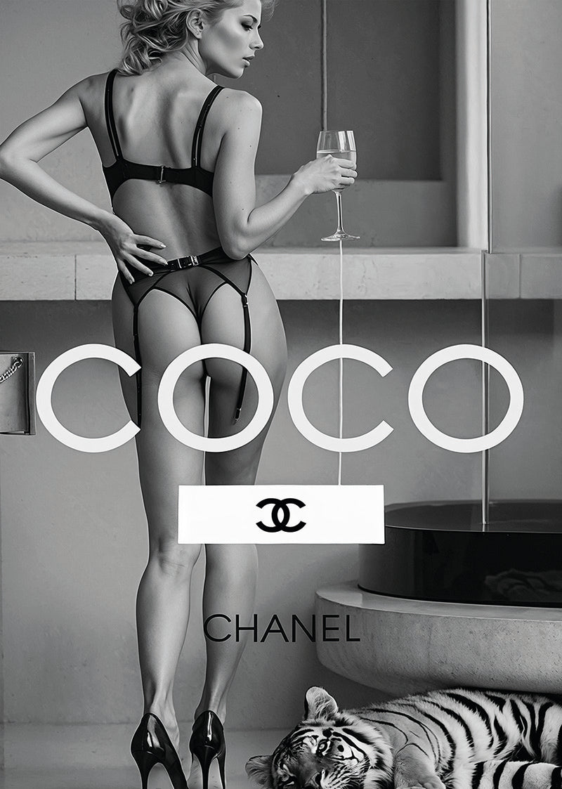 Eleganz trifft Wildnis – Frau und Tiger in perfekter Harmonie - Hochwertiger Druck auf Leinwand, Acrylglas, Poster und gerahmte Poster